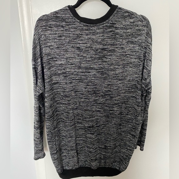 Aritzia Wilfred Free V-neck Sweater - Picture 4 of 4